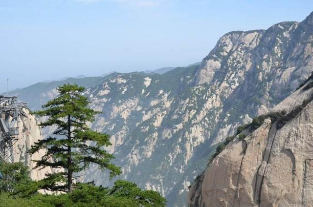 华山-奇险天下第一山 灵境不可状,鬼工谅难求。(柳宗元)
